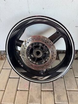 Disk na Yamaha R1, rok 00 bouraný lehce