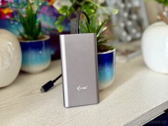 redukce • 1× Thunderbolt 3 • 2× HDMI 4096x2160