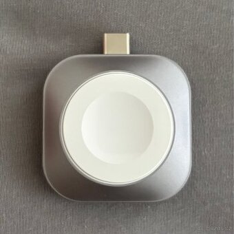 Apple Watch Satechi USB-C magnetický nabíjecí dock.