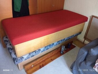 Posteles úložným prostorem