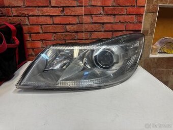 Přední světlo octavia II XENON