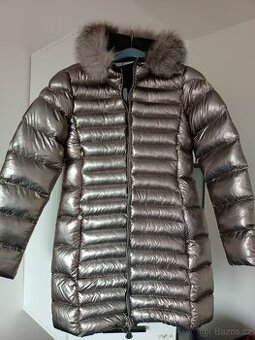 Dámská zimní bunda - kabatek Moncler velikost 3 (M-L)