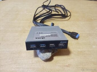 AKASA AK-ICR-12V3 usb hub