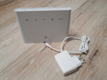Router HUAWEI B311-221 WiFi LAN 4G, bílý