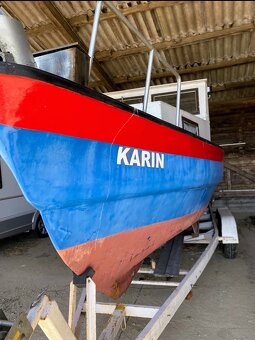 Motorová kajutová loď 7.6 m