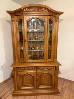 Rustikální skříňka s vitrínou