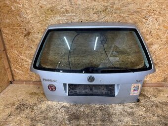 PÁTÉ DVEŘE KUFRU VW PASSAT B5.5 LA7W