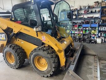 Smykový nakladač CAT 262D