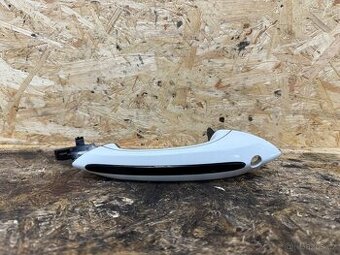 LEVÁ PŘEDNÍ KLIKA DVEŘÍ BMW F11 / F10 KEYLESS 15783600