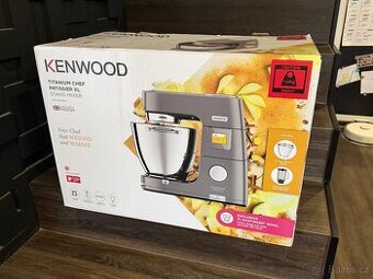 Kuchyňský robot Kenwood titanium chef, patissier XL