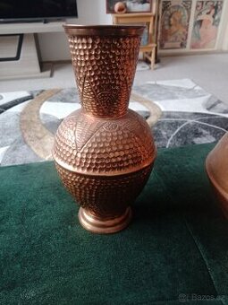 Měděná váza