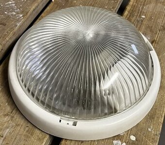 Nástěnné, nebo stropní světlo - 1