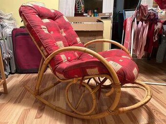 Ratanové houpací křeslo s polstrováním