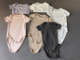 Dětská bodyčka zn. H&M, vel. 104 - krátký i dlouhý rukáv