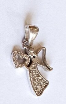 krásný stříbrný přívěsek/anděl.