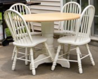 Rustikální kulatý stůl se židlemi