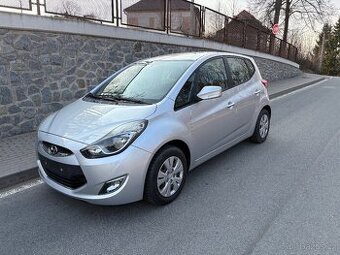 Hyundai IX20 1.4 i - 60 000 km - 2 sady kol -