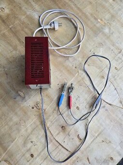 Elektropřístroj Modřany - nabíječka 6/12V