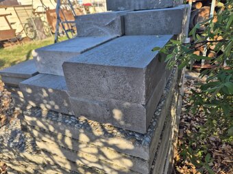 Zbytky ze stavby - polystyren, lepenka, penetral, traverza