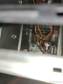 PC skříň s ventilátorem, zdrojem 250w a kabely.

 - 1