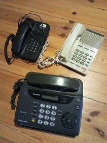 Dva staré telefony a fax