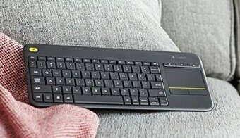 Bezdrátová klávesnice Logitech K400 Plus