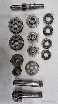 ČZ 125 B,T originální díly motoru, převodovky - 1