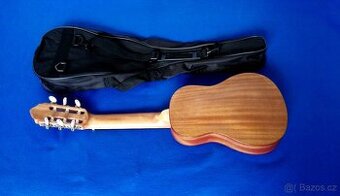 Predam guitalele Valencia JC350. - 1