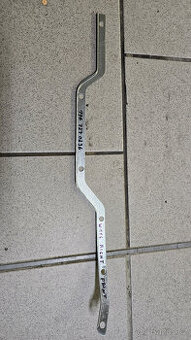 MERCEDES W116 A1167270236 držák těsnění LP dveří
