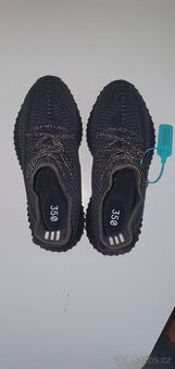 Úplně nové tenisky Yeezy Boost 350 V2 "Black - Static" 43