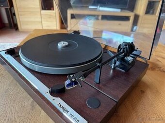 Vinylový gramofon Thorens TD 320 s přenoskou Yamaha MC-3