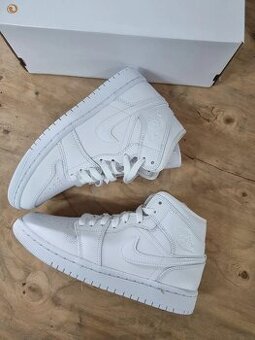 Nové nenošené tenisky Nike Air Jordan 1mid