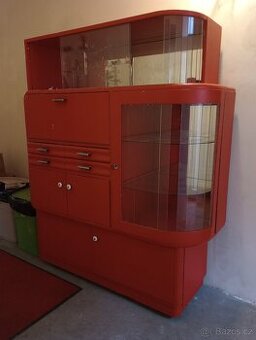 Starožitný kredenc