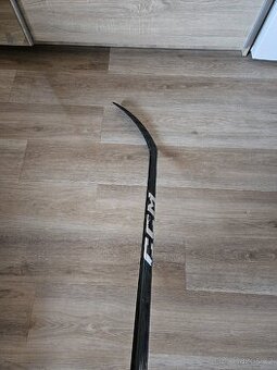 CCM hokejka Ribcore Trigger 7 PRO, pravá, 75 flex, p29