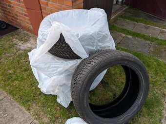Zimní pneumatiky 245/45 R19 Nokian - najeto 5500km