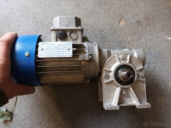 ELEKTROMOTOR ŠNEKOVÁ PŘEVODOVKA GRIL