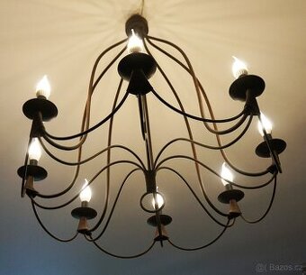 KRÁSNÝ A STYLOVÝ 8 RAMENNÝ LUSTR