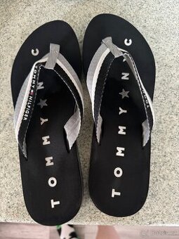 Tommy Hilfiger žabky