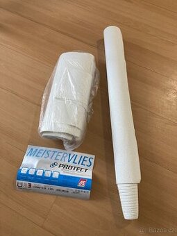 Bílá tapeta – imitace omítky