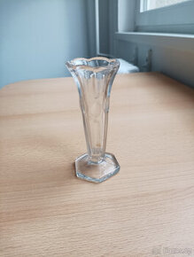 Retro skleněná vázička z těžkého mačkaného skla
