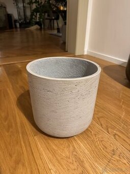 Designový květináč - betonový, 25 cm výška