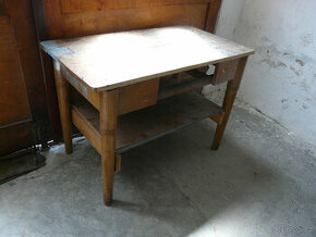 STARÝ DŘEVĚNÝ STŮL