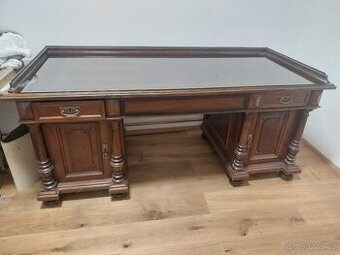 Starožitný psací stůl - zrenovovaný