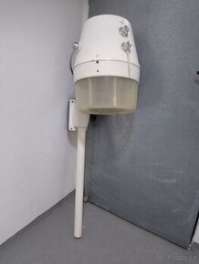 Kadeřnický sušák (helma)