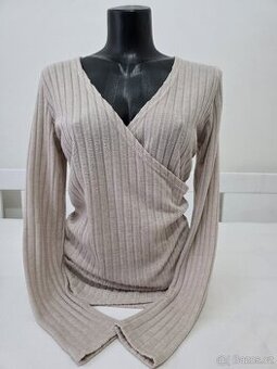 Dámský béžový svetr s výstřihem - S/M-M