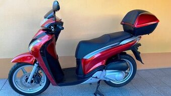 Honda SH 125i / po 1.majiteli / 2x klíč /nové pneu/ serviska
