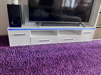 Televizní stolek podsvícený
