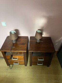 Noční stolky s lampičkama