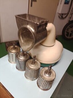 Retro kuchyňský robot UKS 23