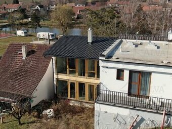 Prodej moderního vinného sklepa s ubytováním v Hovoranech...